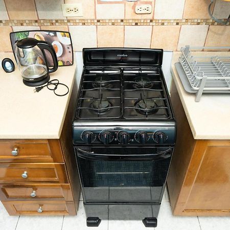 Finest Accommodation Oxford Manor One Bedroom Apt # 27 Kingston Exterior photo