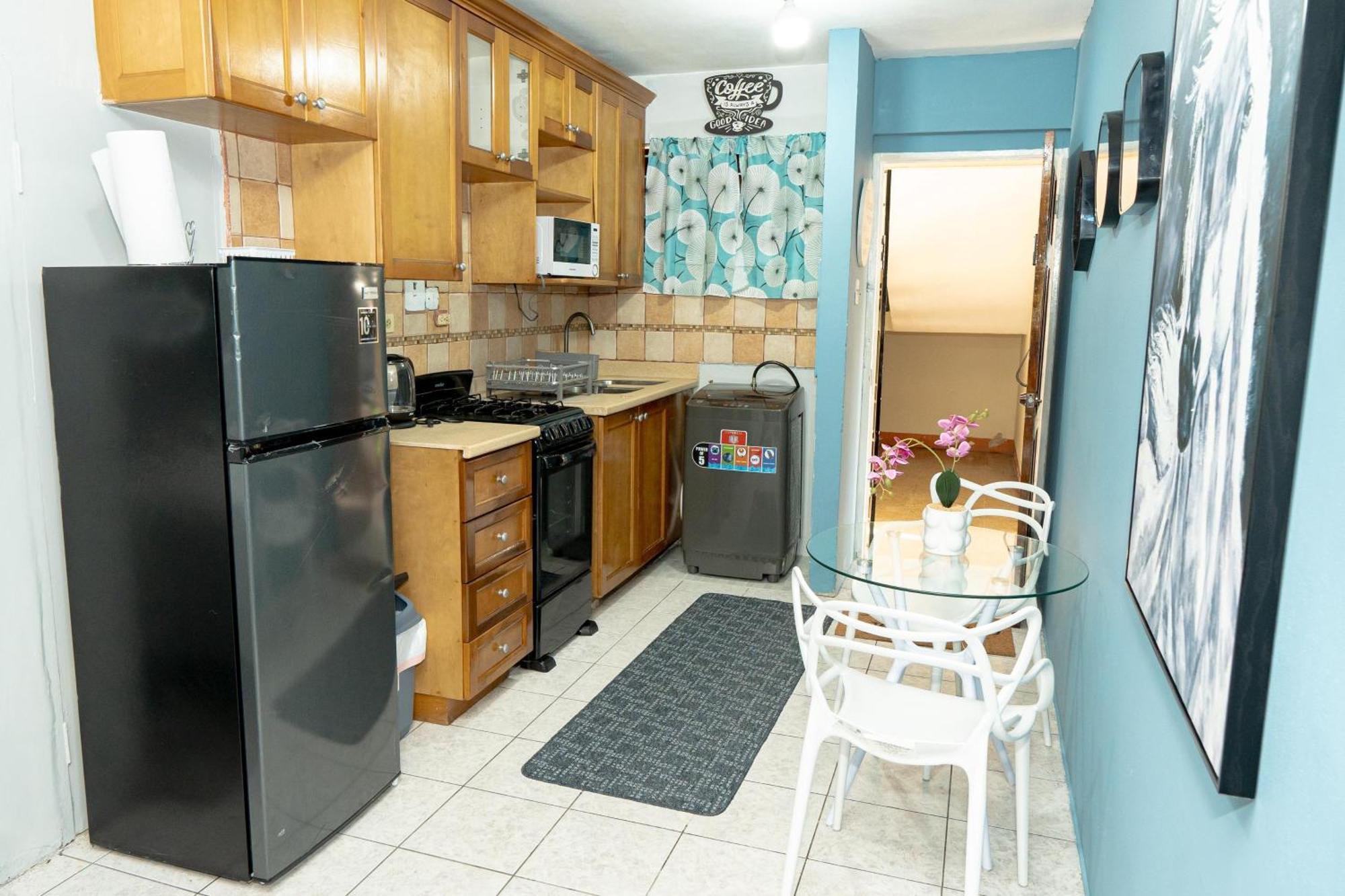 Finest Accommodation Oxford Manor One Bedroom Apt # 27 Kingston Exterior photo