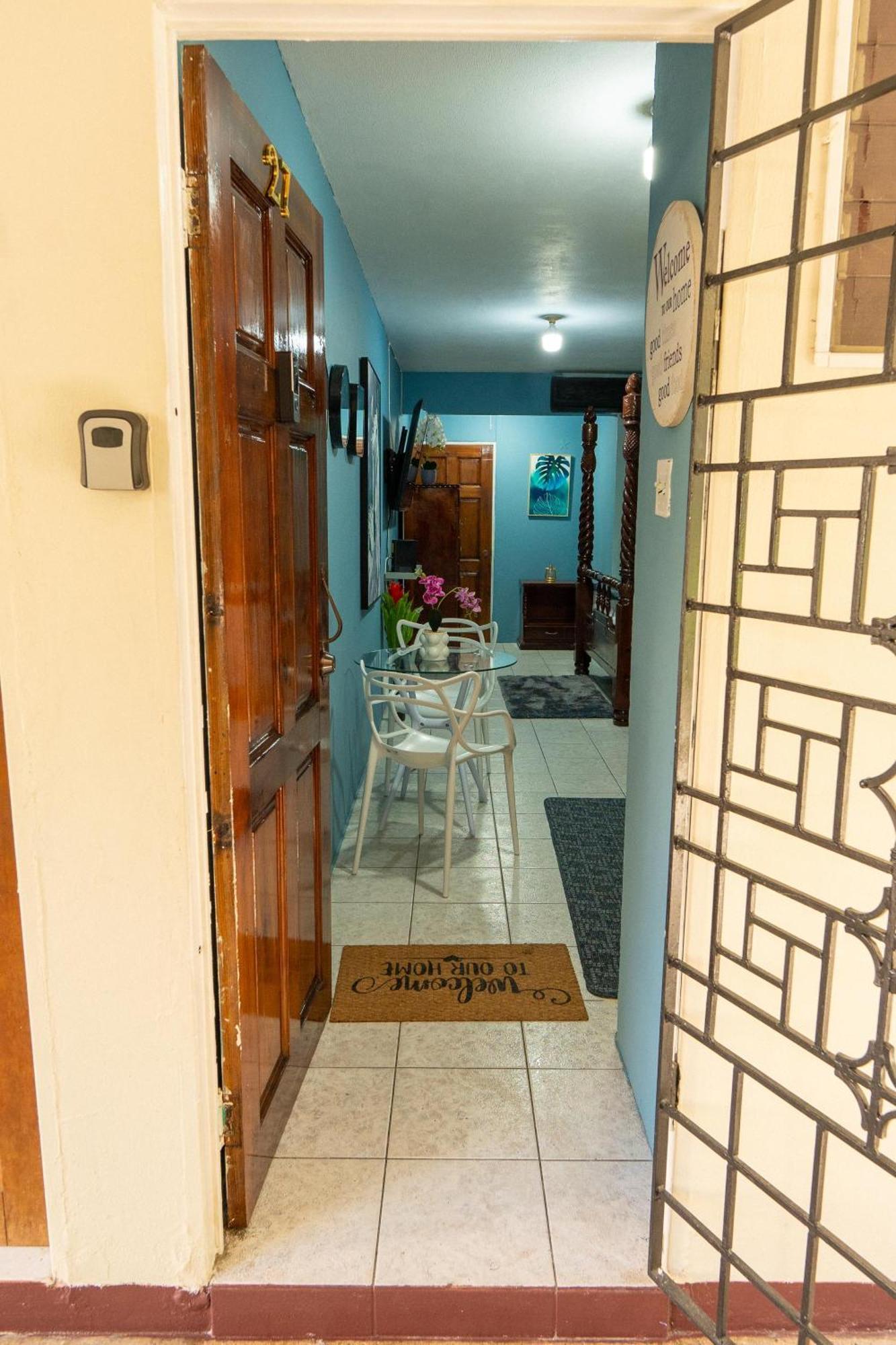 Finest Accommodation Oxford Manor One Bedroom Apt # 27 Kingston Exterior photo